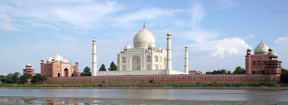 https://upload.wikimedia.org/wikipedia/commons/thumb/b/ba/Taj_Mahal-10_%28cropped%29.jpg/1000px-Taj_Mahal-10_%28cropped%29.jpg