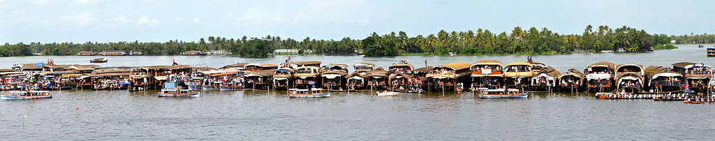 https://upload.wikimedia.org/wikipedia/commons/thumb/7/75/Nehru_Trophy_Boat_Race_DSW.jpg/1024px-Nehru_Trophy_Boat_Race_DSW.jpg