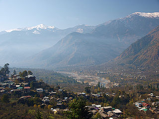 https://upload.wikimedia.org/wikipedia/commons/thumb/e/e7/Himalayas_from_Kullu_Valley%2C_Himachal_Pradesh.jpg/320px-Himalayas_from_Kullu_Valley%2C_Himachal_Pradesh.jpg