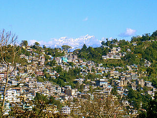 https://upload.wikimedia.org/wikipedia/commons/thumb/b/bd/Kalimpongtown.jpg/320px-Kalimpongtown.jpg