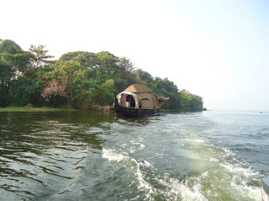 Pathiramanal island