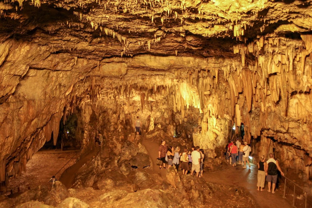 Drogarati Cave